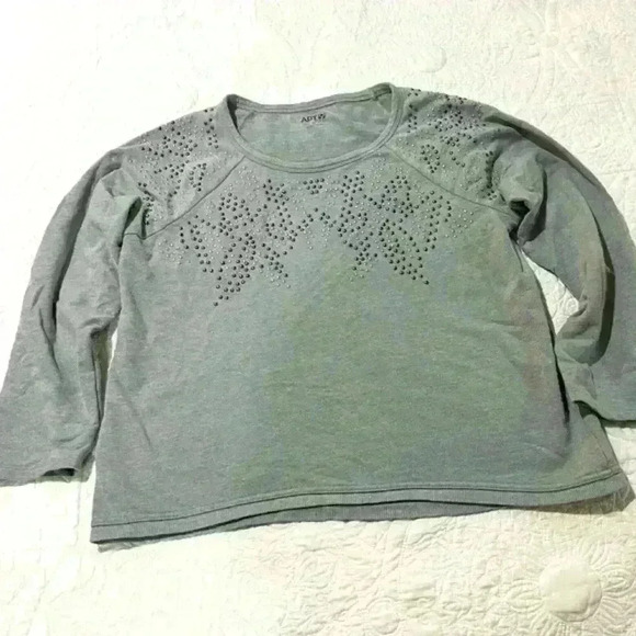 Apt 9 women's size PL sweatshirt top gray color‎ long sleeve scoop neck studded - Picture 1 of 5